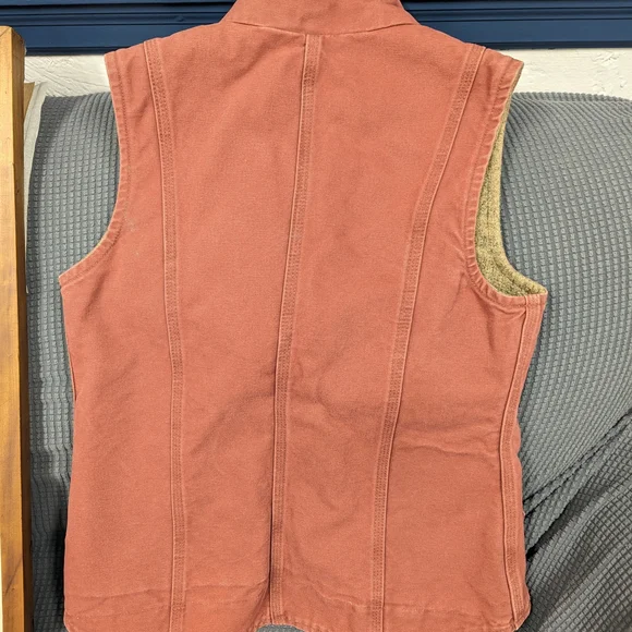Carhartt Beige Vest with Maroon Accents - Picture 2 of 6